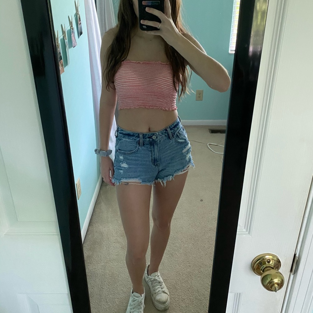 pink & white bandeau crop top